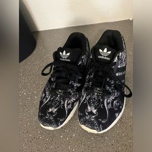 Adidas Womens Torison Size 8 & 1/2 Black & white